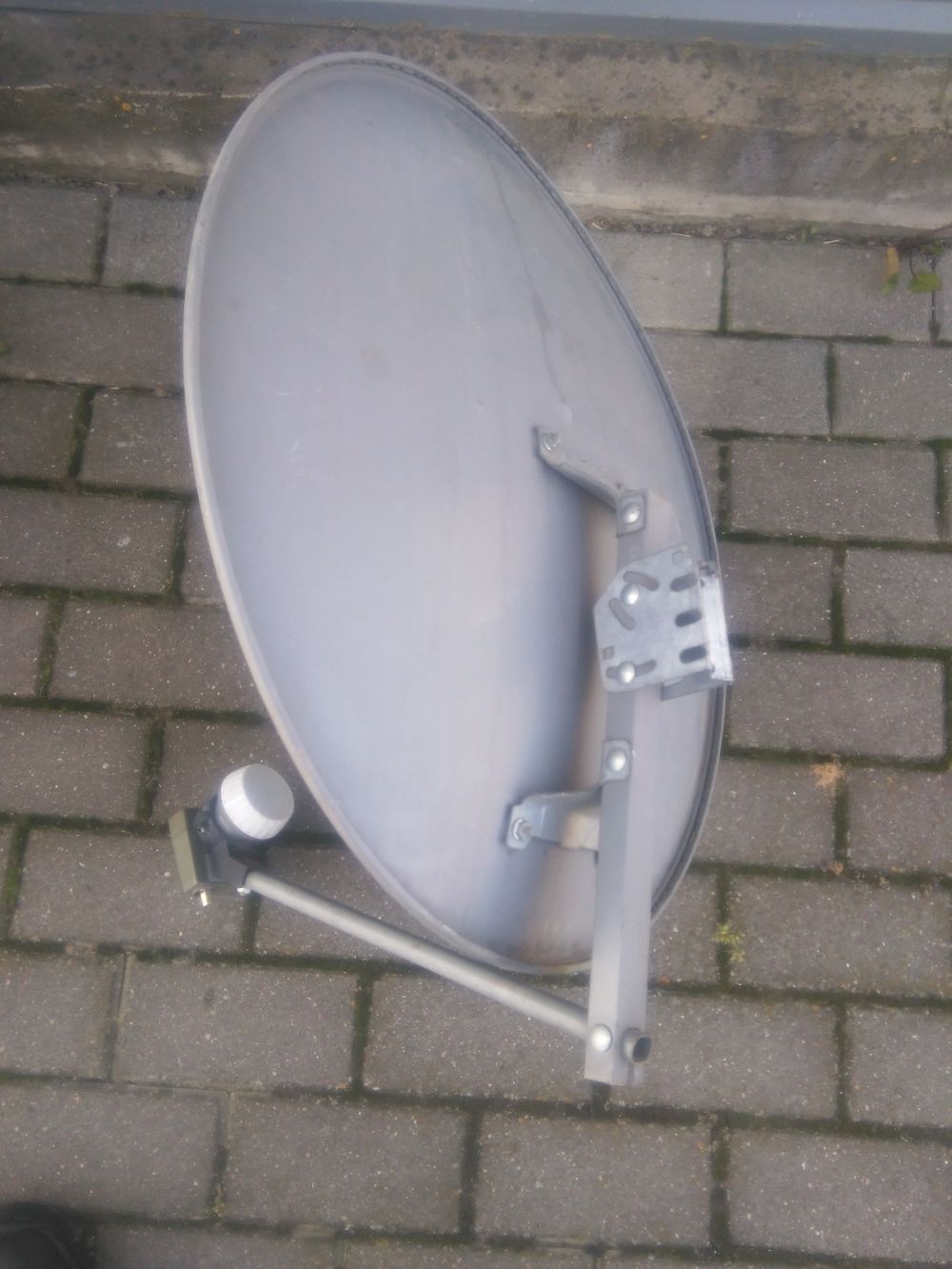 Тарелка спутниковая (антенна)